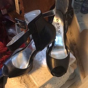 Soft black leather with a trim of paten leather